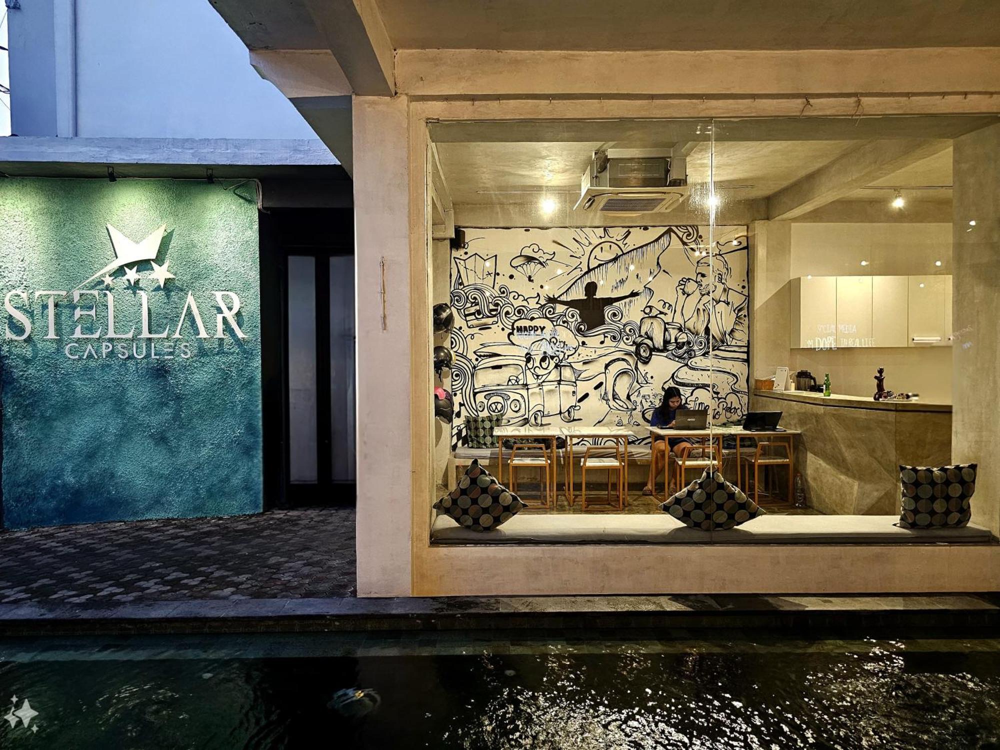 Hostel Stellar Capsules Seminyak Zewnętrze zdjęcie Stellar Coffee