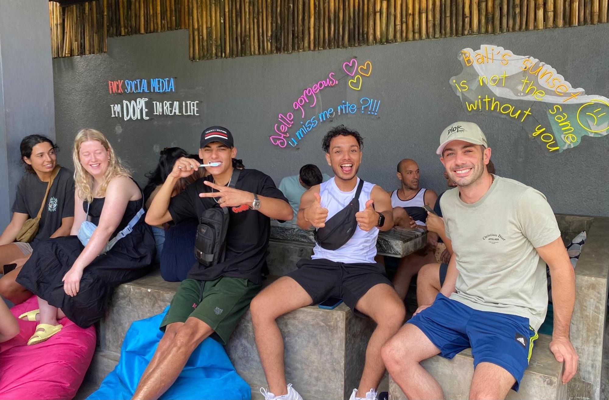 Hostel Stellar Capsules Seminyak Zewnętrze zdjęcie The crew of the film
