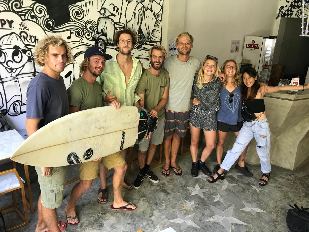 Hostel Stellar Capsules Seminyak Zewnętrze zdjęcie The team of the film