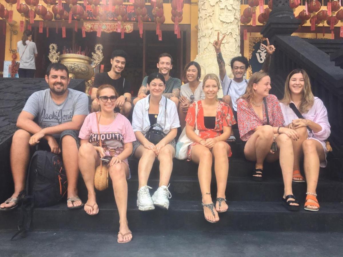 Hostel Stellar Capsules Seminyak Zewnętrze zdjęcie The cast of The Real L Word