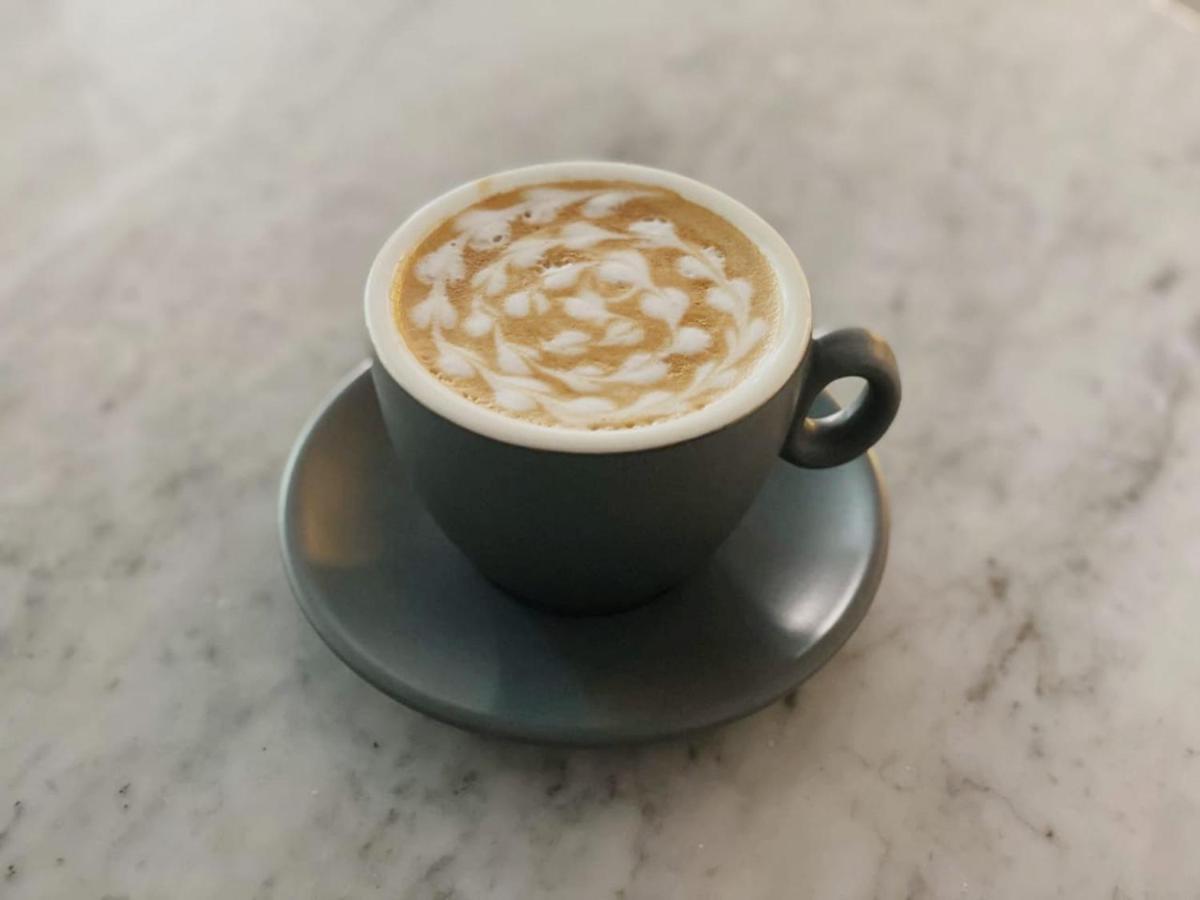 Hostel Stellar Capsules Seminyak Zewnętrze zdjęcie A cup of cappuccino