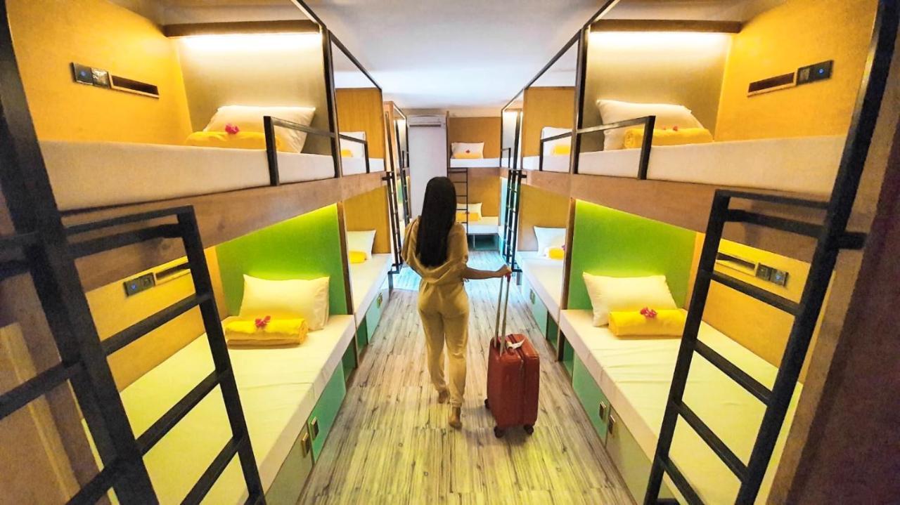 Hostel Stellar Capsules Seminyak Zewnętrze zdjęcie